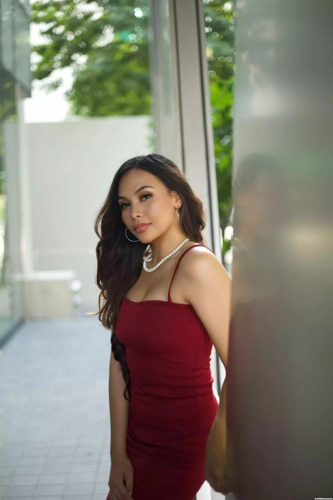 Gina Profile image 4