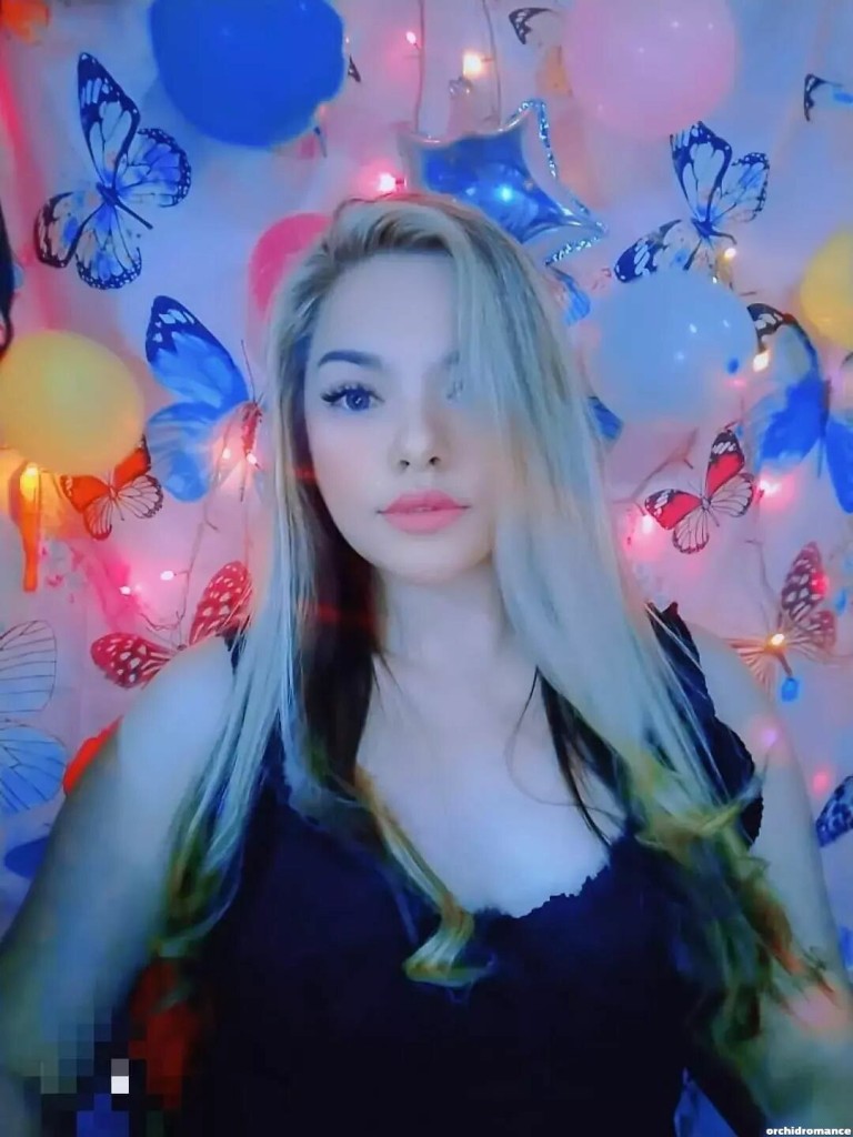 Izabelle Profile image 1