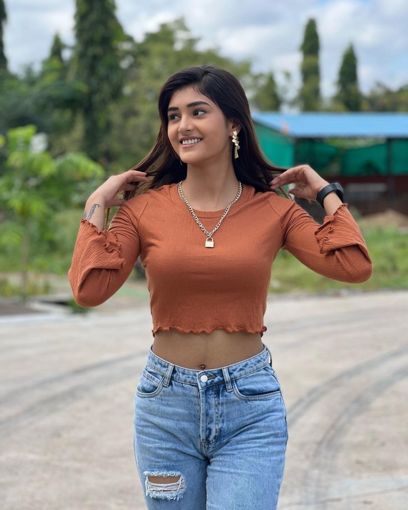 Divya Profile image 2