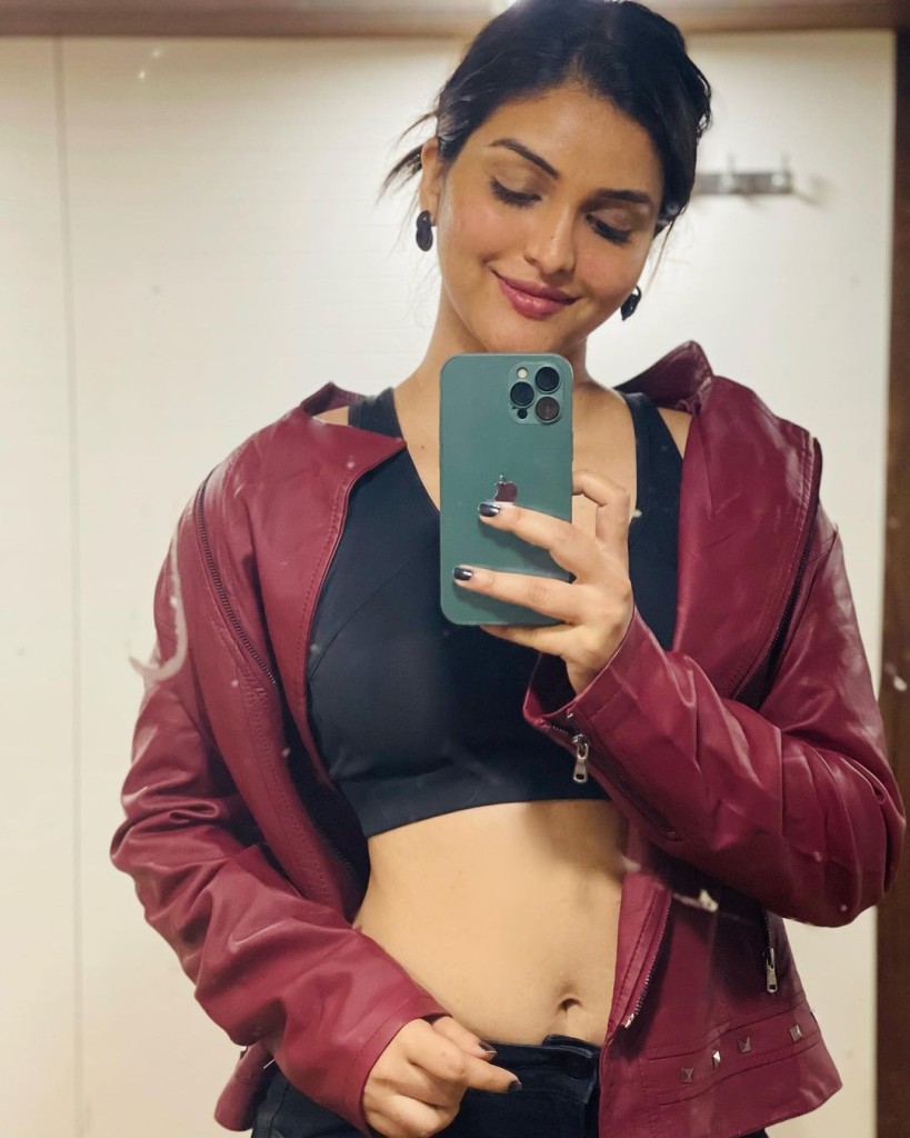 Sarika Profile image 2
